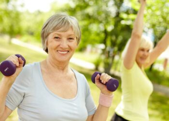 Os 4 melhores exercícios para queimar gordura depois dos 40