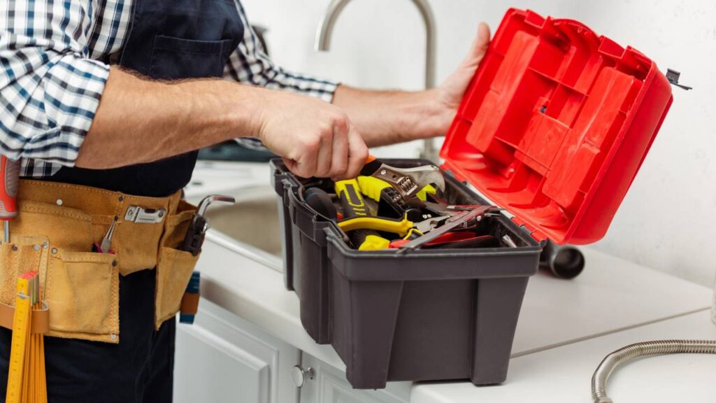 Nem desumidificador, nem arroz: giz de quadro que mantém ferramenta da garagem sem ferrugem no verão