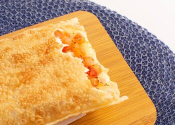 Prepare crocantes pastéis de feira sem gastar muito em 8 minutos