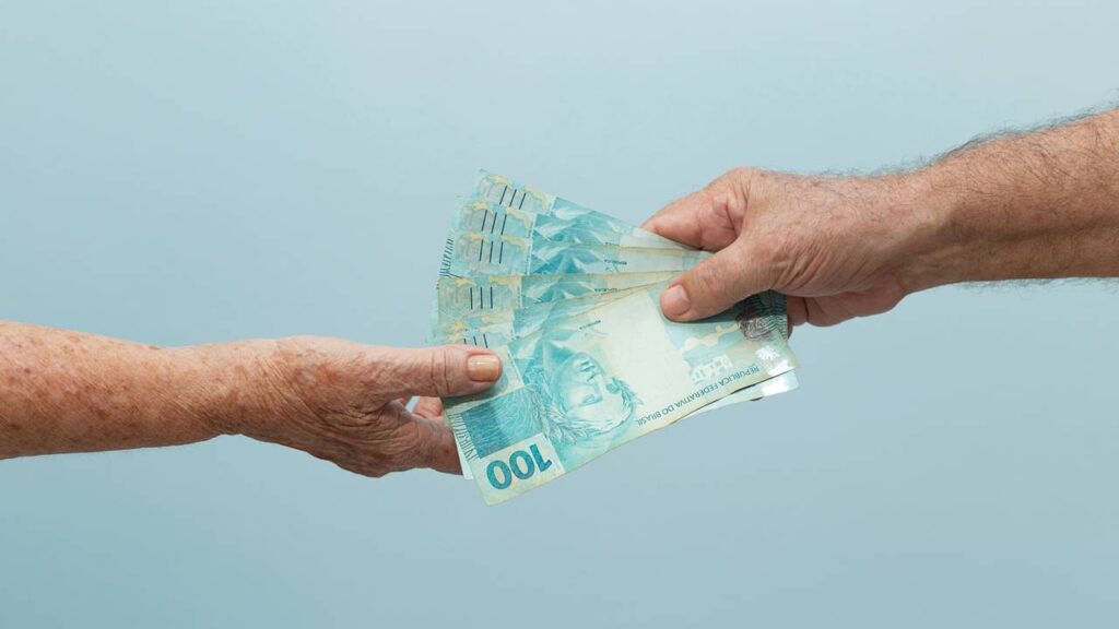 Como fazer a solicitação online do benefício para idosos que não exige Contribuição Previdenciária