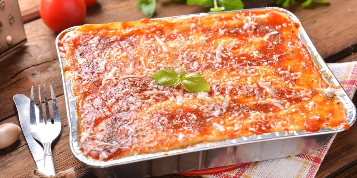 Receita de lasanha bolonhesa caseira fácil e pronta em menos de 30 minutos