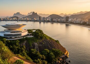 A cidade vizinha ao Rio que tem a melhor vista para o Cristo e seu próprio “disco voador”