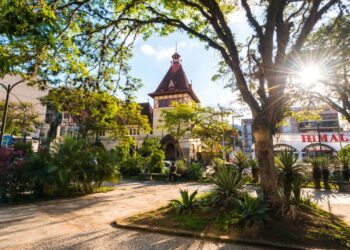 A única cidade brasileira fundada por imigrantes suíços e a 846 metros de altitude na serra fluminense