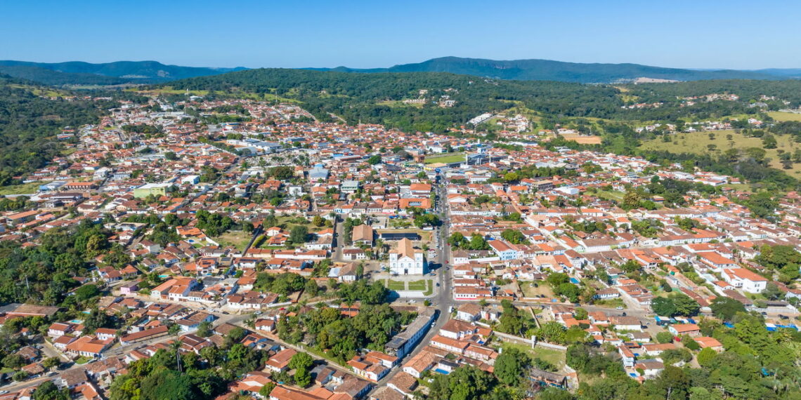 A cidade entre Brasília e Goiânia que preserva a história do Brasil e uma natureza exuberante