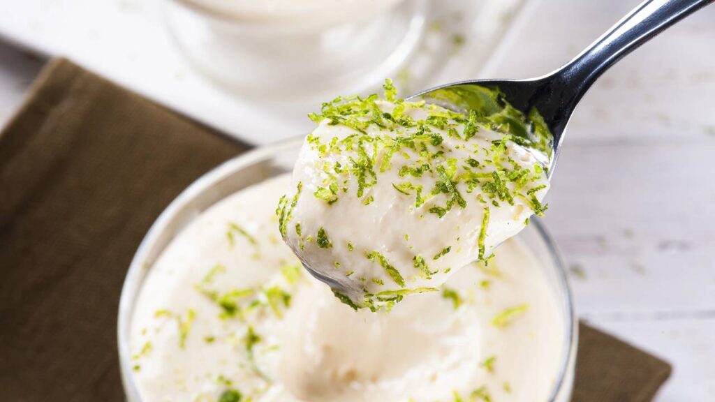 Mousse de limão para comer de colher