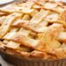 Receita de torta de maçã rápida e econômica para saborear depois do almoço