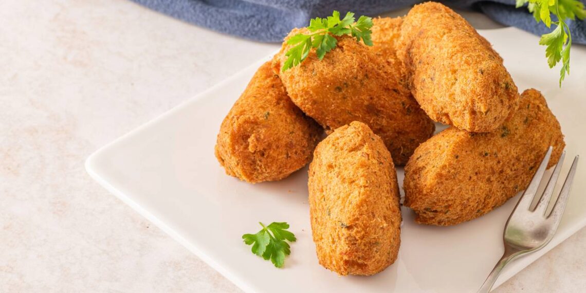 Bolinho de arroz servido