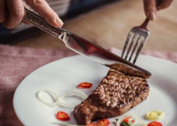 Conheça três receitas baratas e saborosas que substituem a carne cara e ajudam a economizar no dia a dia