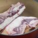 Sem descongelar fora, nem direto no fogo: como descongelar carnes corretamente