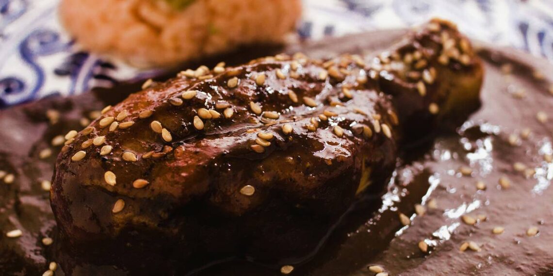O truque com tempero asiático que amacia carne dura sem esforço nenhum