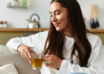 Esse chá natural em casa virou tendência e pode mudar sua rotina diária