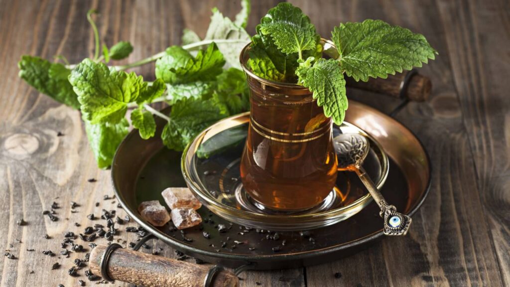 Esse chá natural em casa virou tendência e pode mudar sua rotina diária