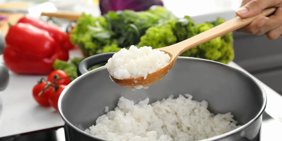 Transforme seu arroz grudado em um prato irresistível com este truque