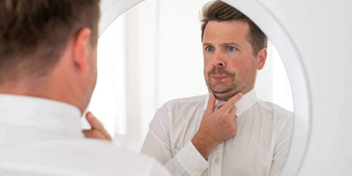 Exercícios faciais caseiros para acabar com a papada naturalmente