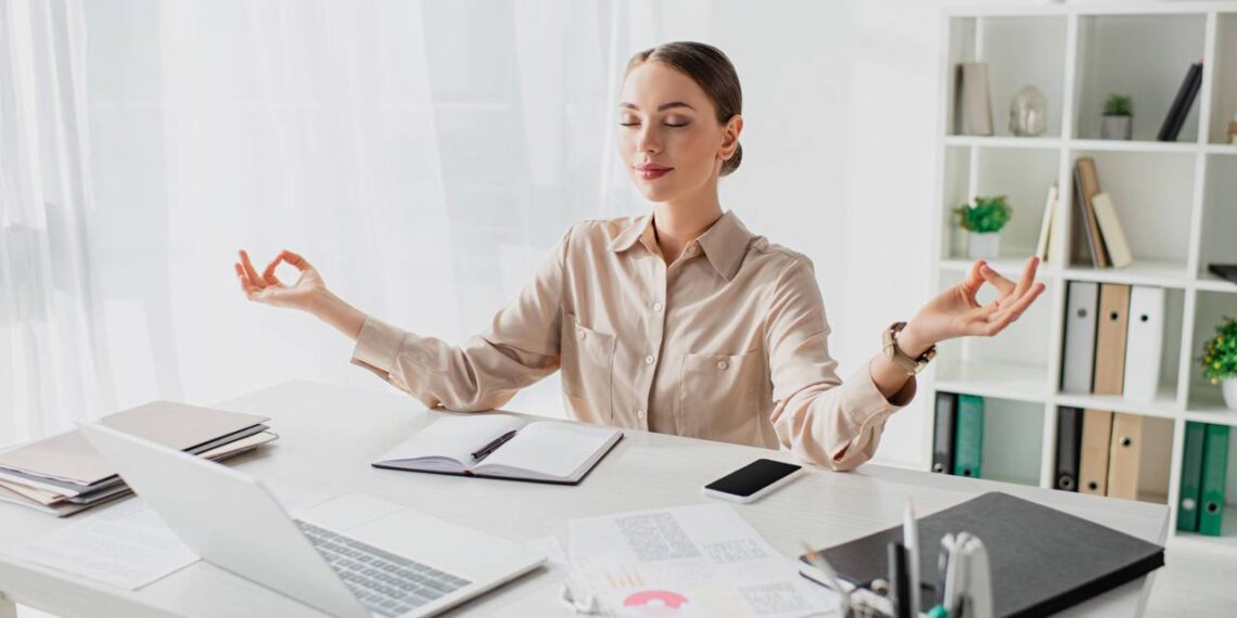 Saúde mental: por que cuidar da mente aumenta o rendimento no trabalho e a felicidade