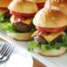 Mini hamburguer servidos
