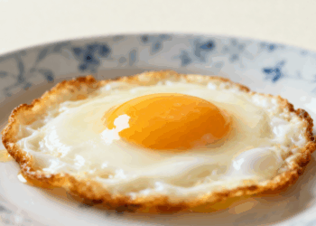 Sem panela, sem frigideira: cozinhar ovos com esse utensílio da cozinha que garante gemas perfeitas