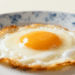 Sem panela, sem frigideira: cozinhar ovos com esse utensílio da cozinha que garante gemas perfeitas