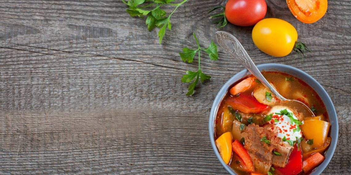 Estas dicas vão tirar toda a gordura dos potes de comida