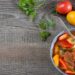 Estas dicas vão tirar toda a gordura dos potes de comida