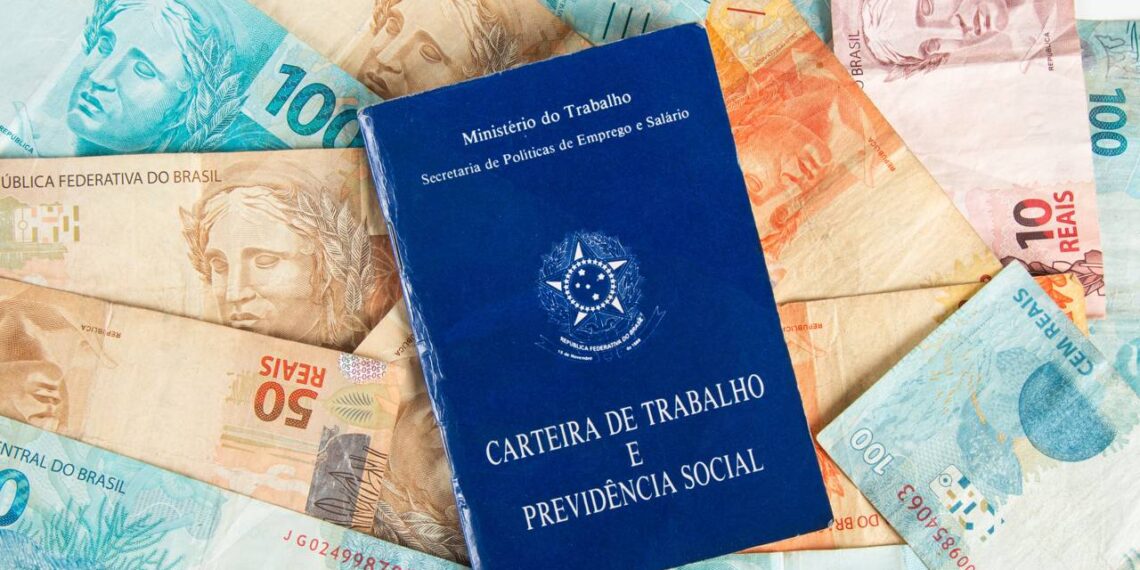 Salário mínimo de R$ 1.921,72 já foi aprovado e entra em vigor no Brasil