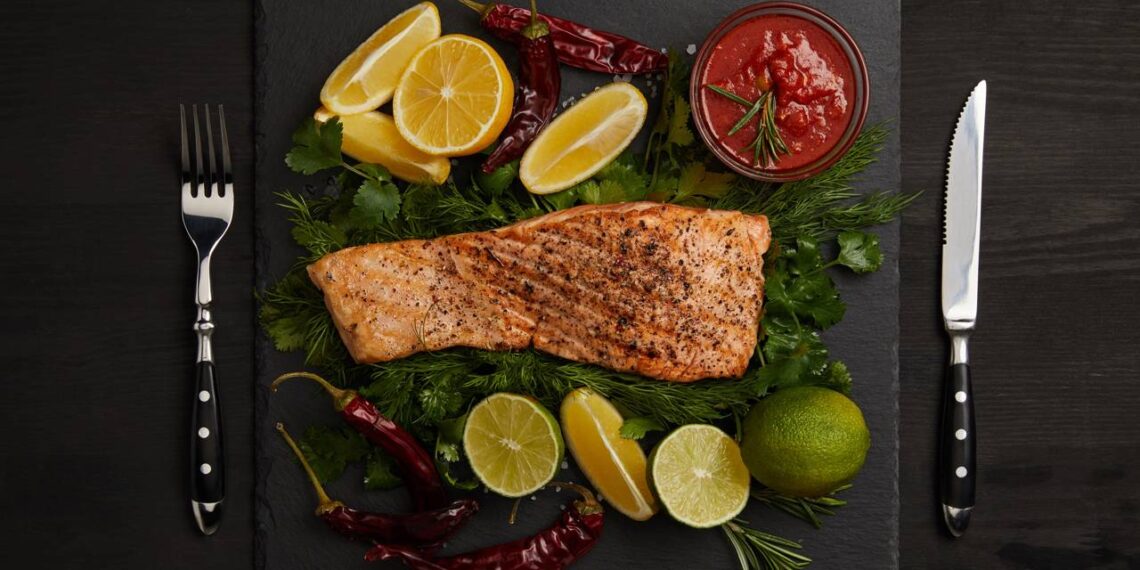 Salmão assado com poucos ingredientes para o Natal