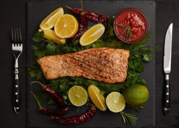 Salmão assado com poucos ingredientes para o Natal