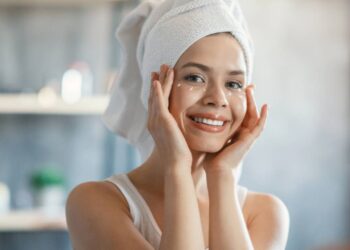 Cuidados simples com a pele que vão te fazer rejuvenescer anos
