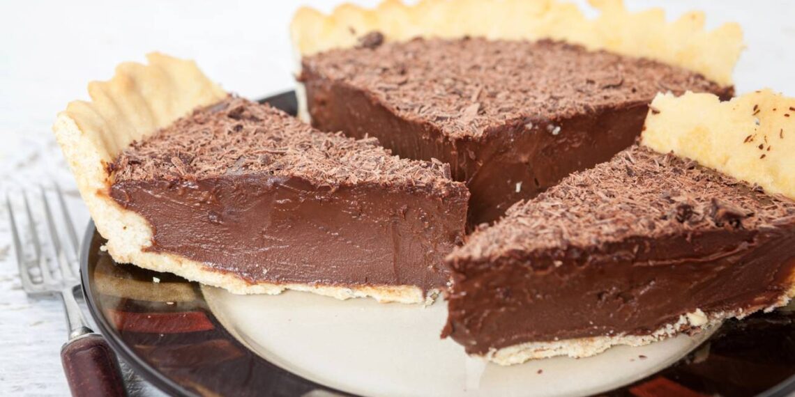 Receita de torta 3 chocolates sem forno para adoçar sua ceia de Natal