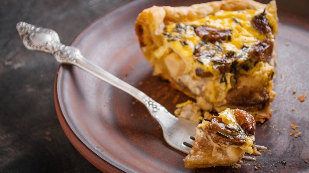 Essa torta salgada sem trigo com frango, batata-doce e aveia é leve e fácil de fazer