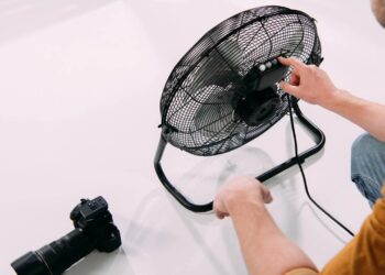 Com essa receita simples no borrifador, dá pra deixar o ventilador limpo e brilhando em minutos sem desmontar