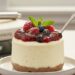 Cheesecake de micro-ondas que fica pronto em 5 minutos, com textura cremosa e sabor irresistível para o seu lanche da tarde