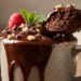 Este bolo de chocolate de caneca é a salvação para aqueles dias que você precisa de um docinho e fica pronto em 1 minuto