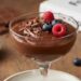 Nem bolo, tem pavê, com apenas 4 ingredientes e poucos minutos você fará este creme de chocolate delicioso que agradará toda a família