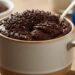 Está com vontade de doce? Faça este brigadeirão de caneca em menos de 3 minutos e surpreenda-se com o sabor intenso e delicioso de chocolate