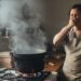 Queimou algum alimento durante o preparo e agora a sua cozinha está contaminada com o odor? Faça este truque simples e se livre do mau cheiro em instantes