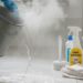 Nem detergente, nem bicarbonato, você precisará apenas de água quente para limpar a sua casa com mais eficiência, removendo gordura, manchas e resíduos