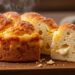 Você já provou bolo pão de queijo? Se não, faça agora mesmo esta receita prática e deliciosa que irá salvar o seu lanche da tarde