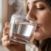 Por que você deve beber água quente mesmo no verão e como este hábito irá melhorar a sua saúde e te oferecer maior longevidade, segundo especialistas