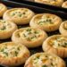 Como fazer esfiha aberta de queijo em casa iguais as dos restaurantes, depois que provar esta receita, você não vai mais querer outra