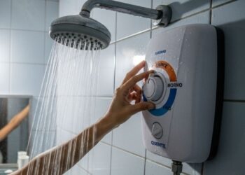 Faça isso no seu chuveiro e economize até R$ 100 por mês na conta de luz, além de deixar os banhos mais confortáveis para toda a família