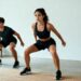 Fazer exercícios leves em casa é muito bom, mas só funciona se o treino durar pelo menos 25 minutos seguidos, cobrindo cerca de 2 quilômetros, sem pausas e com ritmo constante