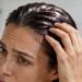 Nem uma vez por semana, nem em dias alternados: essa é a frequência ideal para lavar o cabelo