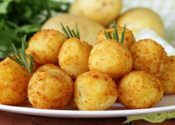 bolinhas de queijo servidas