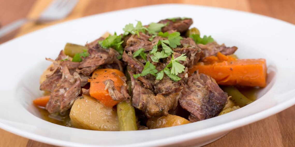 carne de panela servida