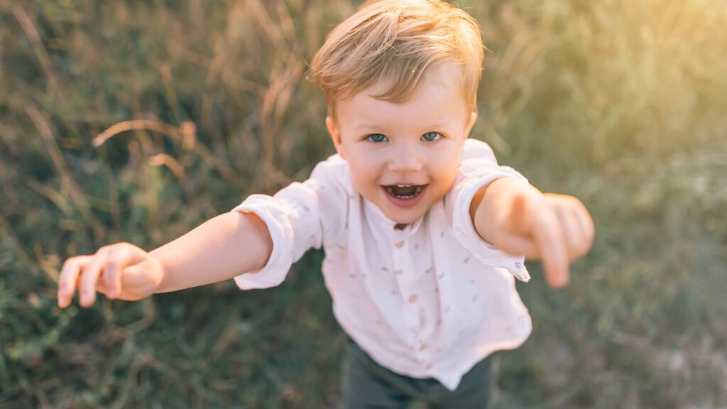 Nomes masculinos de 5 letras ganham força em 2026 por serem curtos e fáceis de pronunciar