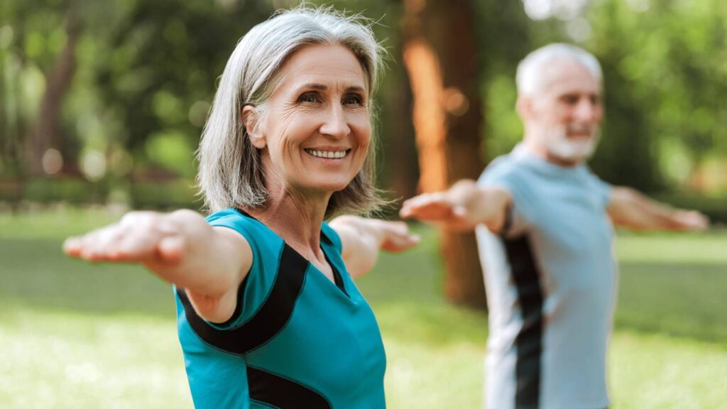 mulher fazendo exercícios