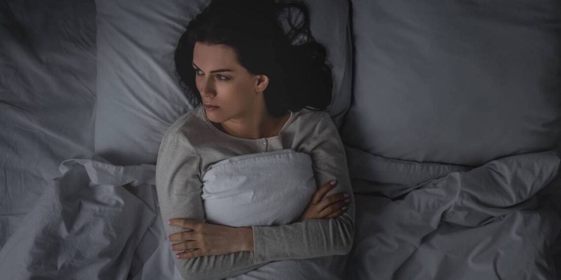 Saiba como a insônia pode ser aliviada com soluções naturais e ajustes simples antes de dormir