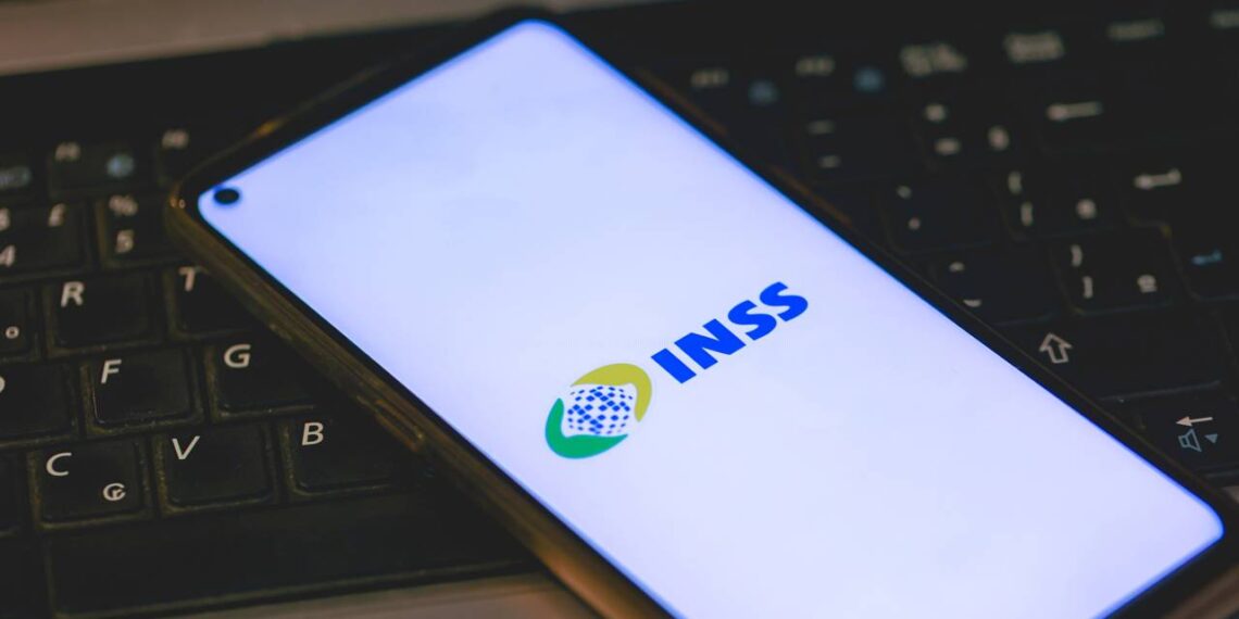 Simulador do INSS 2026 permite que futuros aposentados saibam quanto irão receber de acordo com o tempo de contribuição e novas regras
