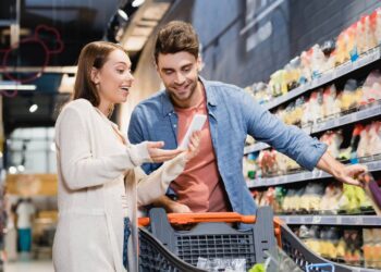 Ajustes simples na rotina de compras ajudam a economizar no supermercado e reduzir gastos mensais